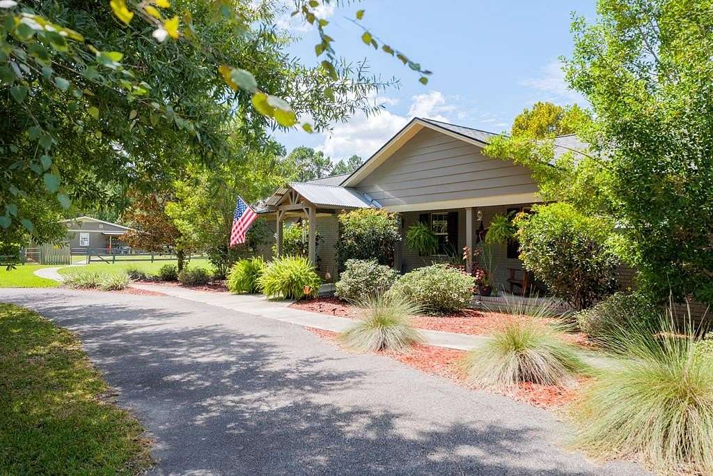 6.36 Acres of Residential Land with Home for Sale in Hahira, Georgia