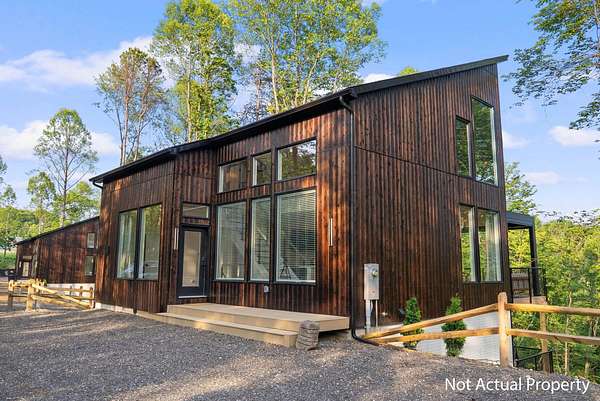 4 Acres of Residential Land with Home for Sale in Rockbridge, Ohio