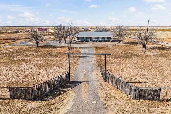 8.33 Acres of Residential Land with Home for Sale in Seminole, Texas