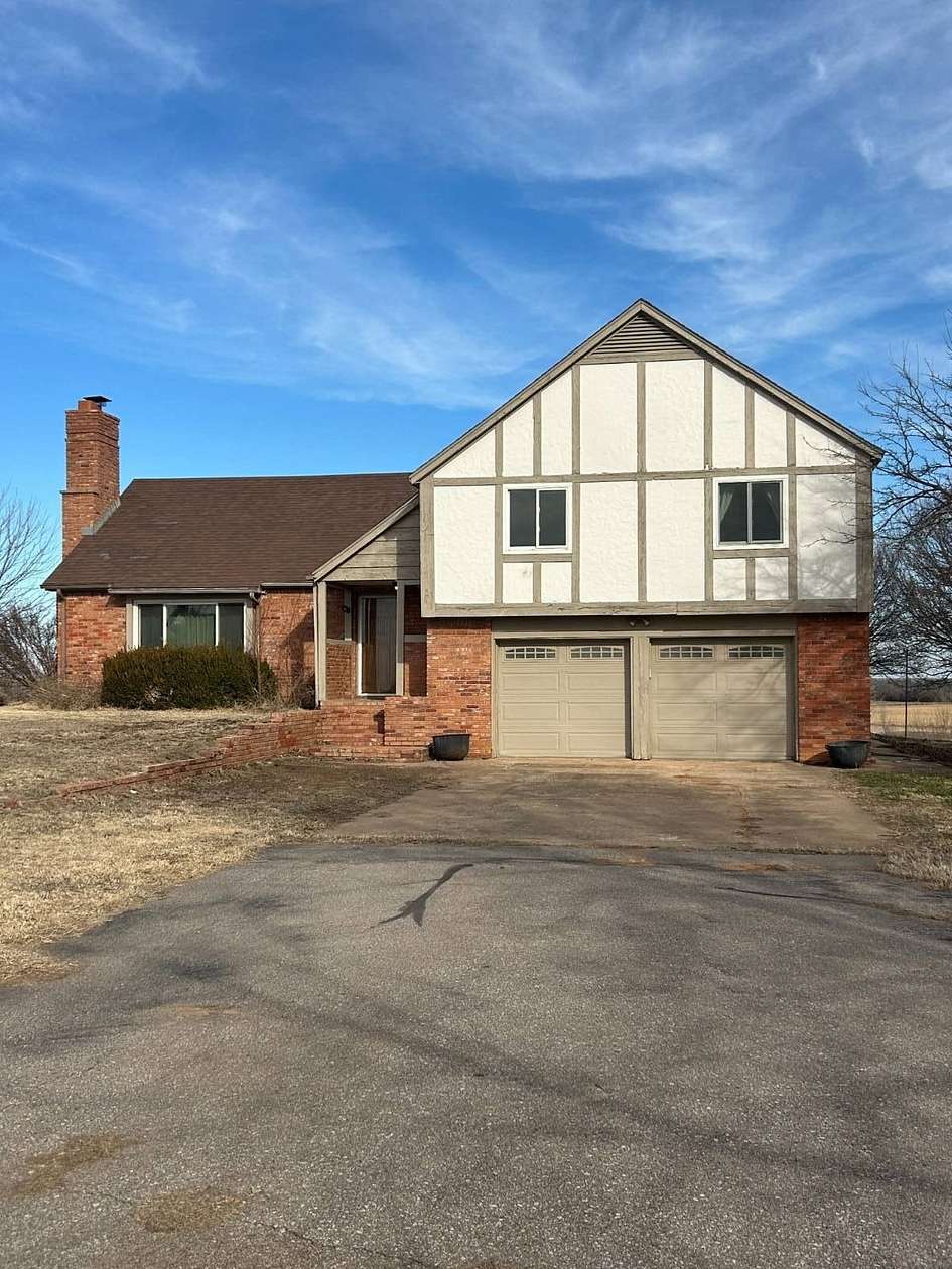 3.2 Acres of Residential Land with Home for Sale in Kiowa, Kansas