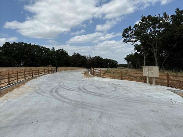4 Acres of Residential Land for Sale in Decatur, Texas