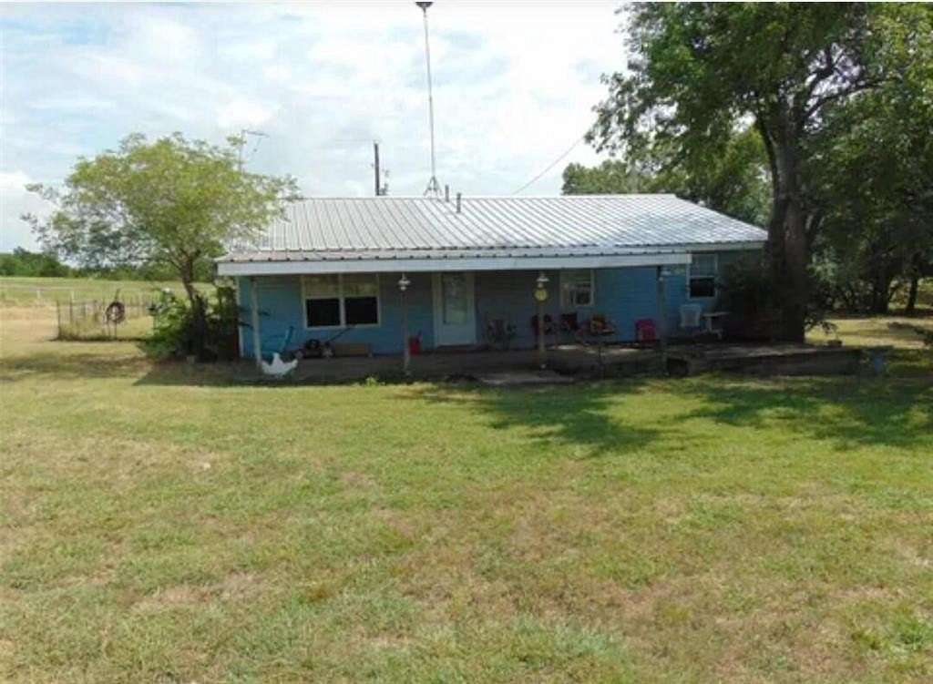 1.6 Acres of Residential Land with Home for Sale in Farmersville, Texas