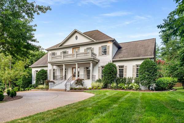 4.76 Acres of Residential Land with Home for Sale in Brentwood, Tennessee