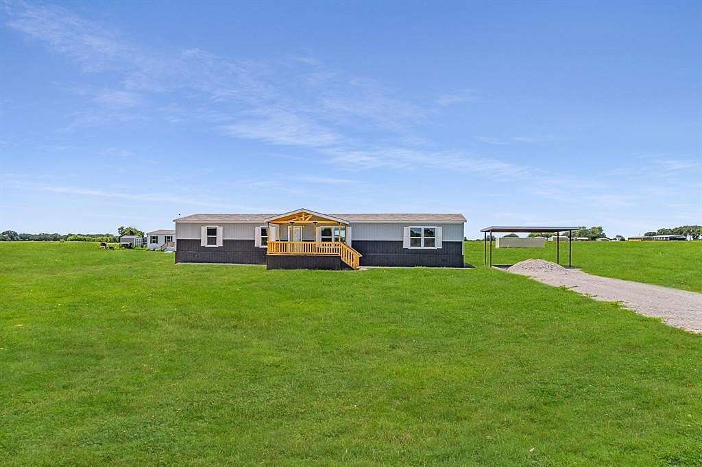 2.45 Acres of Residential Land with Home for Sale in Sunset, Texas