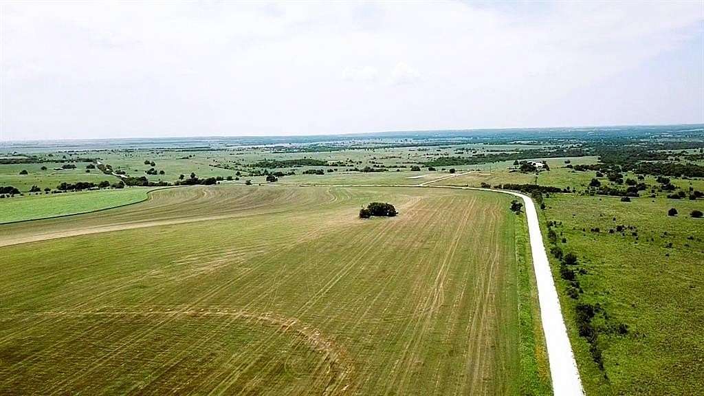 11 Acres of Land for Sale in Lindsay, Texas
