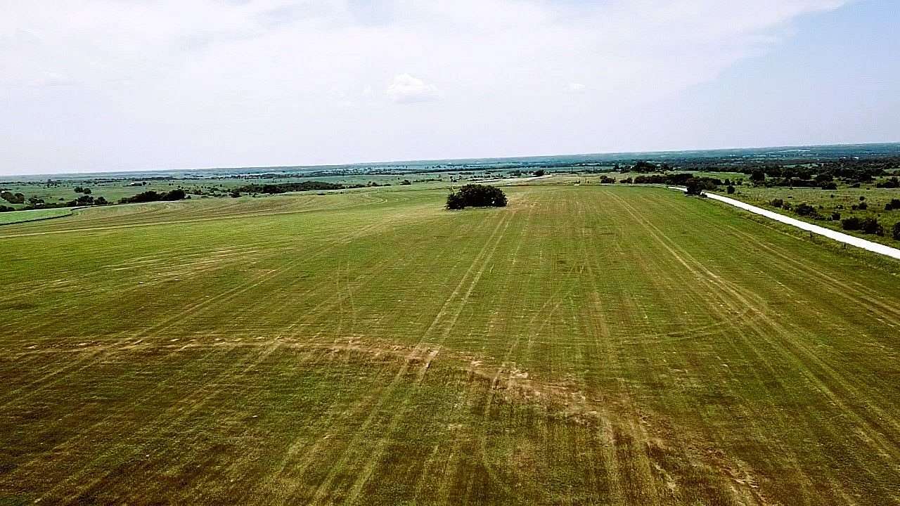 11 Acres of Land for Sale in Lindsay, Texas
