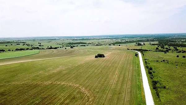 11 Acres of Land for Sale in Lindsay, Texas
