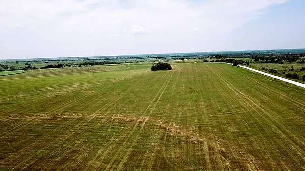 11 Acres of Land for Sale in Lindsay, Texas