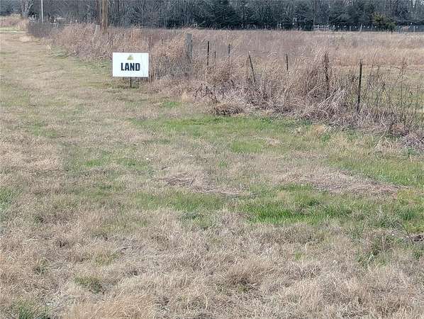 43.6 Acres of Agricultural Land for Sale in Commerce, Texas
