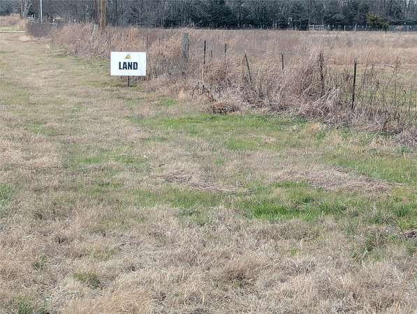 43.6 Acres of Agricultural & Residential Land for Sale in Commerce, Texas