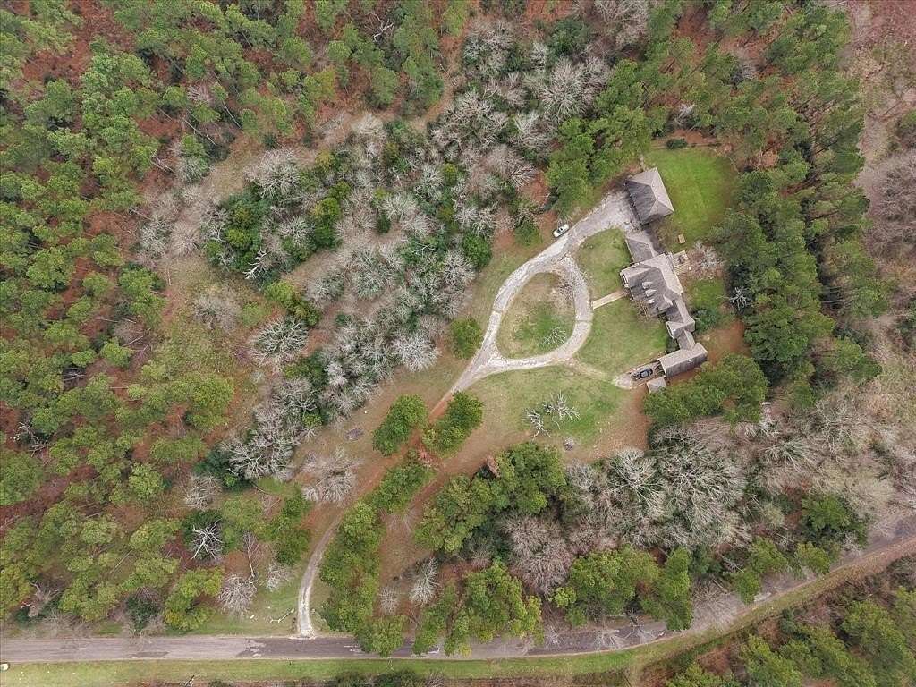 3.29 Acres of Land with Home for Sale in Buffalo, Texas