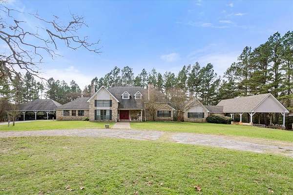 3.29 Acres of Residential Land with Home for Sale in Buffalo, Texas