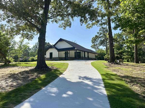 6.2 Acres of Residential Land with Home for Sale in Tyler, Texas