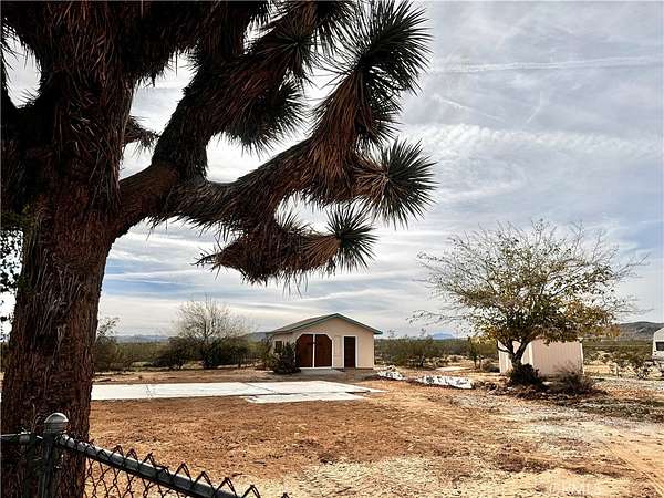 2.5 Acres of Residential Land with Home for Sale in Landers, California