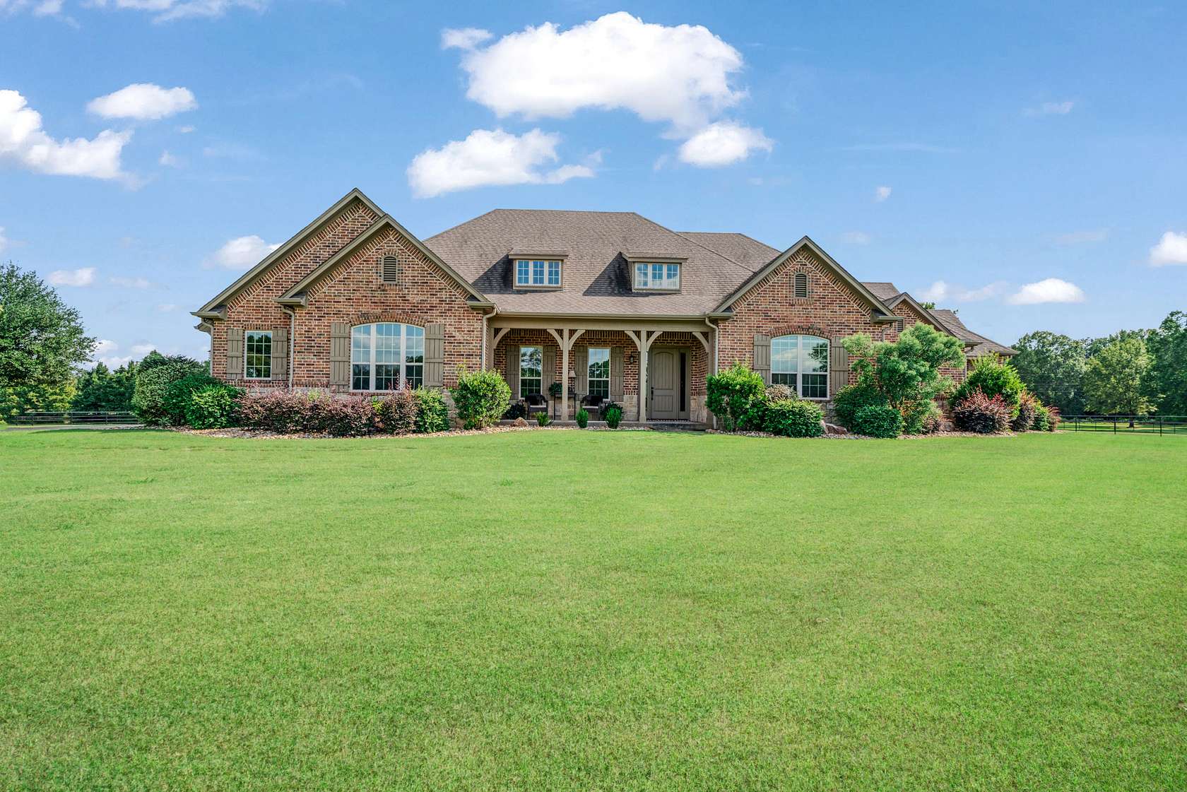 26.8 Acres of Land with Home for Sale in Paris, Texas