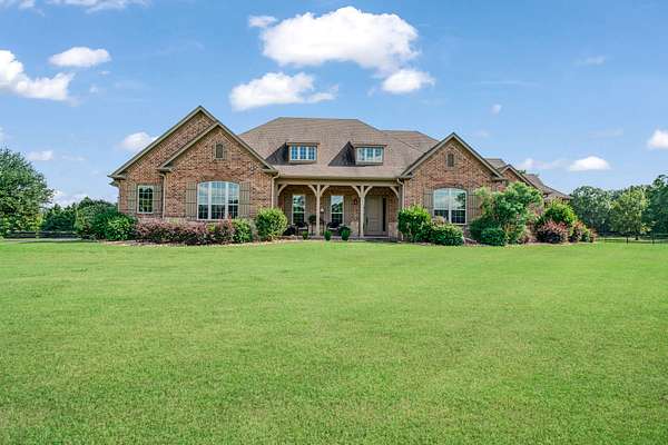 26.8 Acres of Land with Home for Sale in Paris, Texas