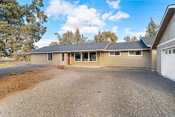 4.32 Acres of Land with Home for Sale in Terrebonne, Oregon