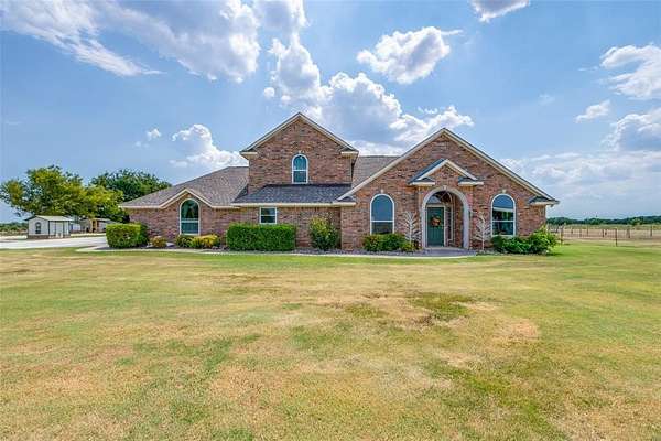 6 Acres of Land with Home for Sale in Valley View, Texas