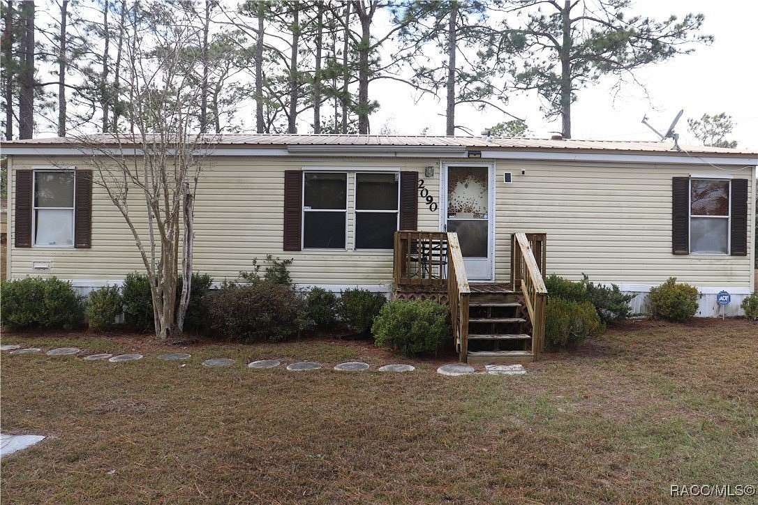 2.5 Acres of Residential Land with Home for Sale in Morriston, Florida