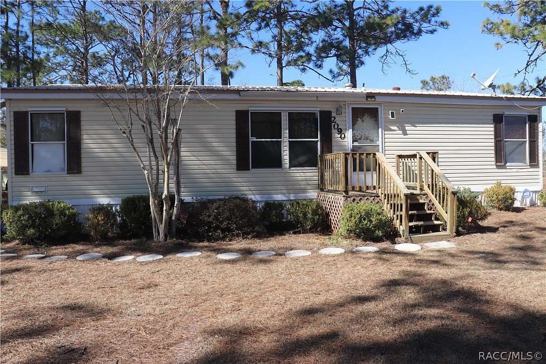 2.5 Acres of Land with Home for Sale in Morriston, Florida