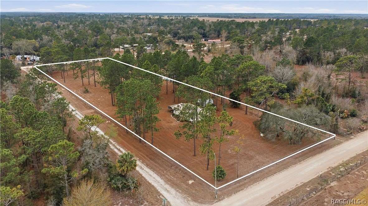 2.5 Acres of Land with Home for Sale in Morriston, Florida