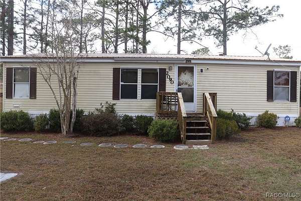 2.5 Acres of Residential Land with Home for Sale in Morriston, Florida