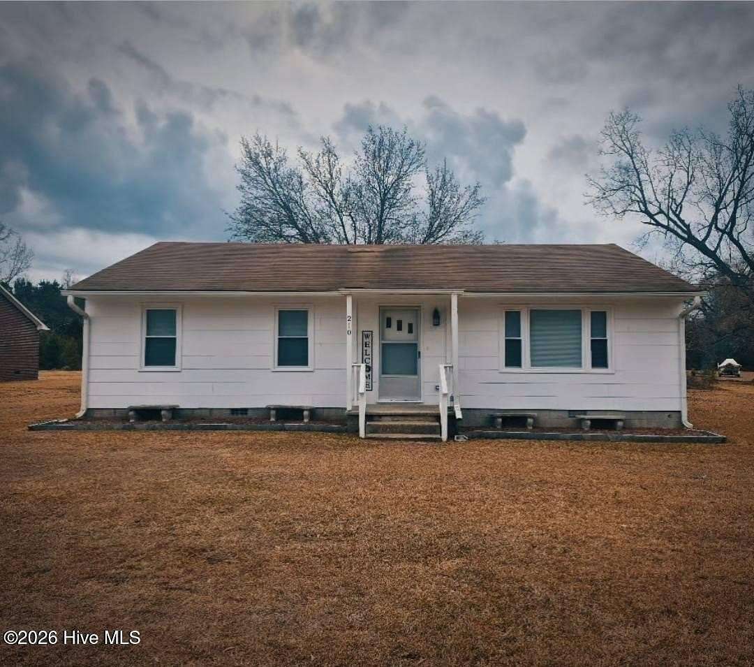 10.2 Acres of Land with Home for Lease in Jacksonville, North Carolina