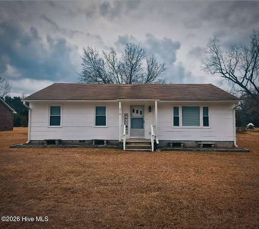 10.2 Acres of Land with Home for Lease in Jacksonville, North Carolina