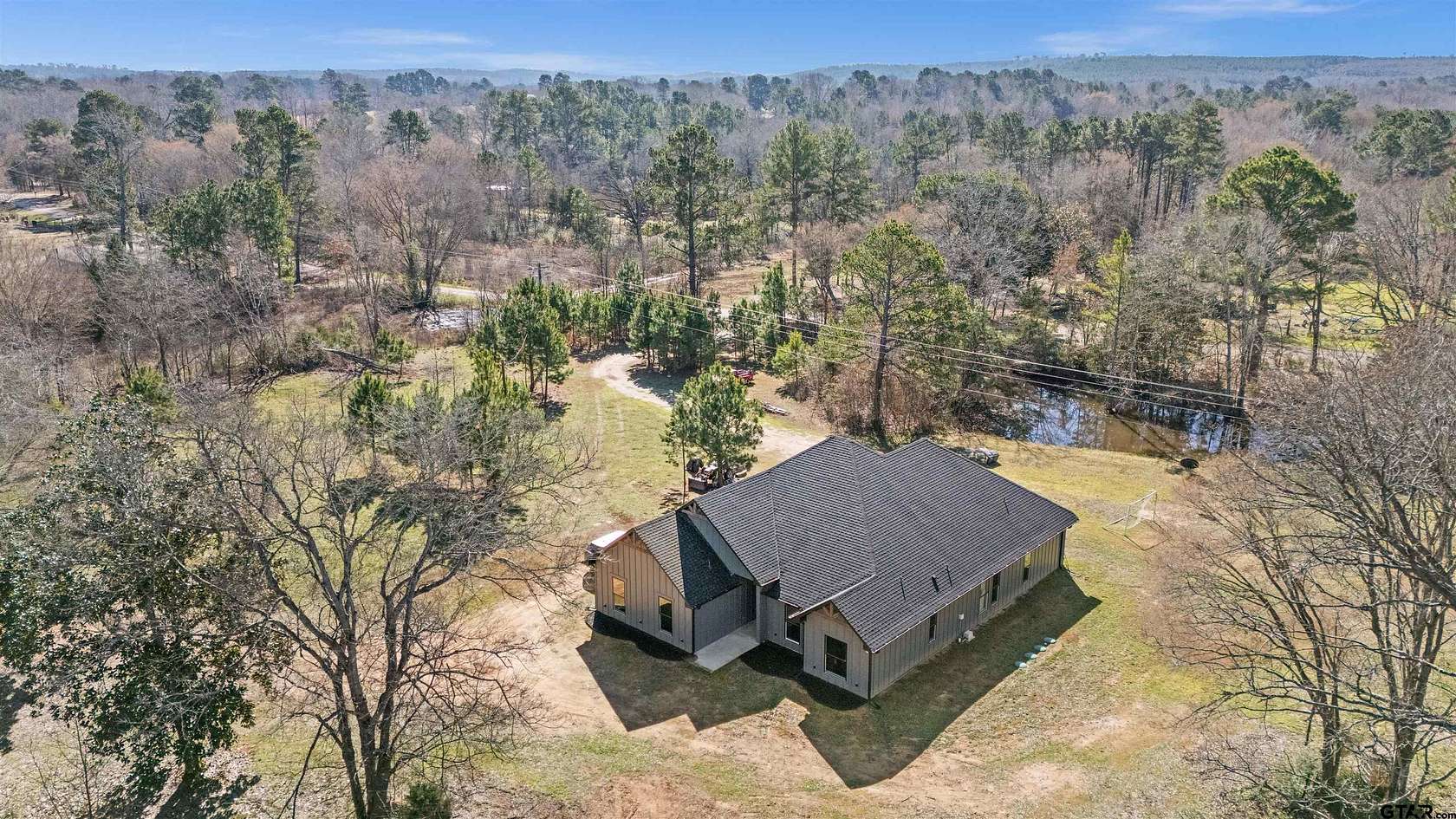 4.2 Acres of Residential Land with Home for Sale in Jacksonville, Texas