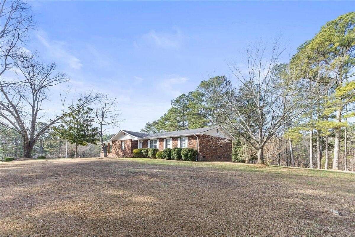 16.7 Acres of Land with Home for Sale in LaFayette, Georgia