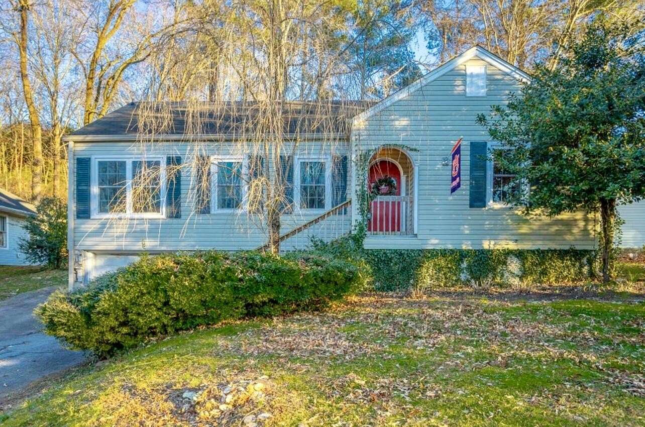 1.84 Acres of Residential Land with Home for Sale in Chattanooga, Tennessee