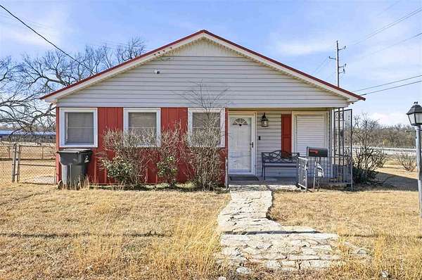 3.66 Acres of Residential Land with Home for Sale in Lawton, Oklahoma