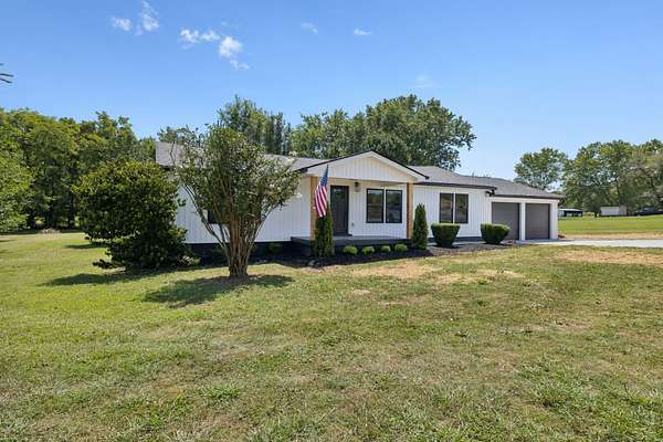 1.5 Acres of Residential Land with Home for Sale in Lebanon, Tennessee