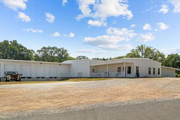 9.48 Acres of Improved Commercial Land for Sale in Waverly, Tennessee