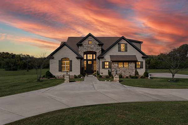 7.32 Acres of Residential Land with Home for Sale in Fayetteville, Tennessee