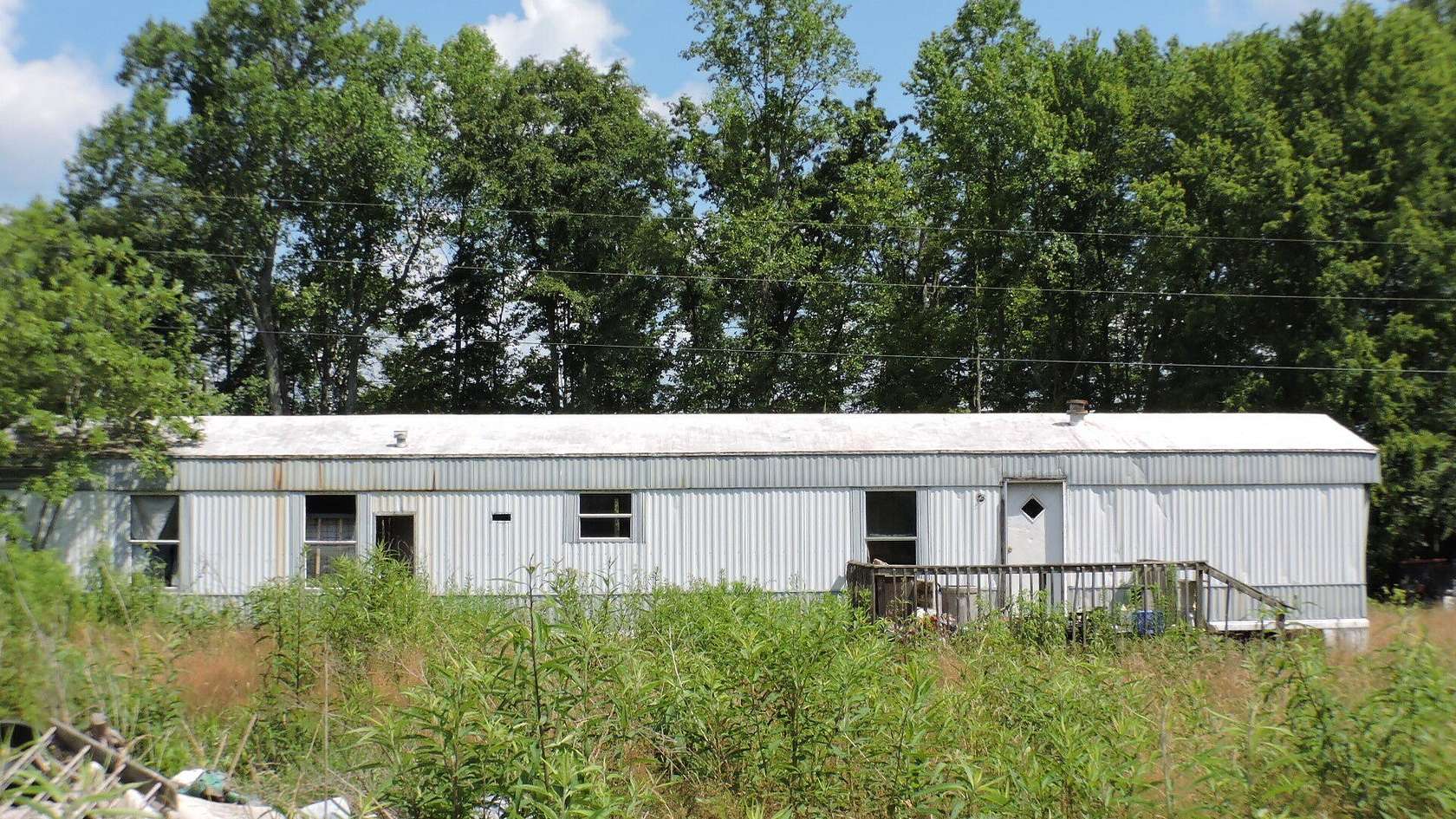 2.56 Acres of Residential Land with Home for Sale in Jeffersonville, Kentucky