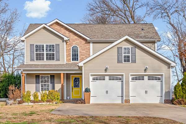 1.5 Acres of Residential Land with Home for Lease in Clarksville, Tennessee