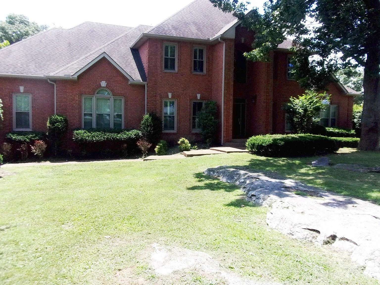 5 Acres of Residential Land with Home for Lease in Lebanon, Tennessee