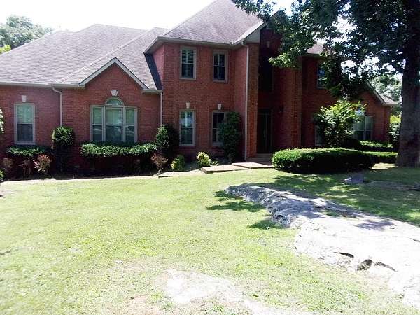 5 Acres of Residential Land with Home for Lease in Lebanon, Tennessee