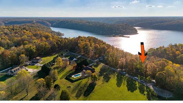 3.17 Acres of Residential Land with Home for Sale in Manchester, Tennessee