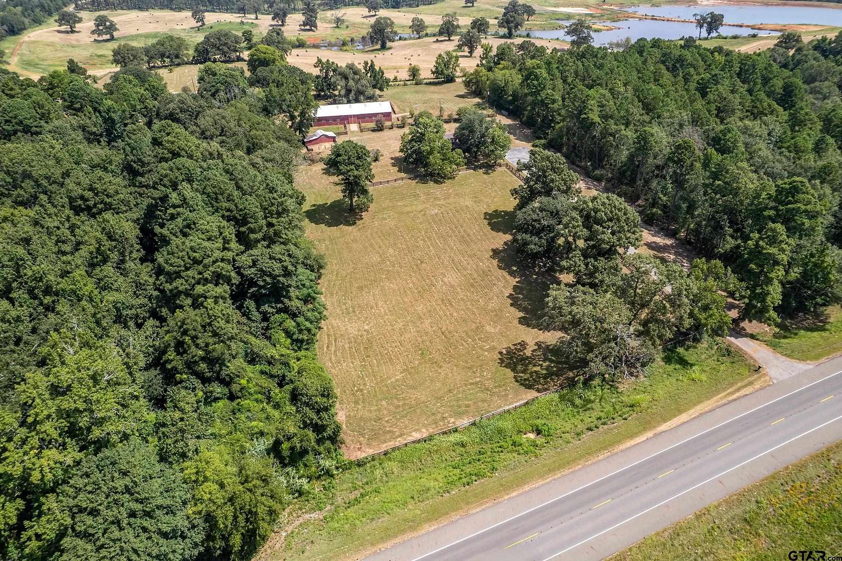 5.77 Acres of Residential Land with Home for Sale in Jacksonville, Texas