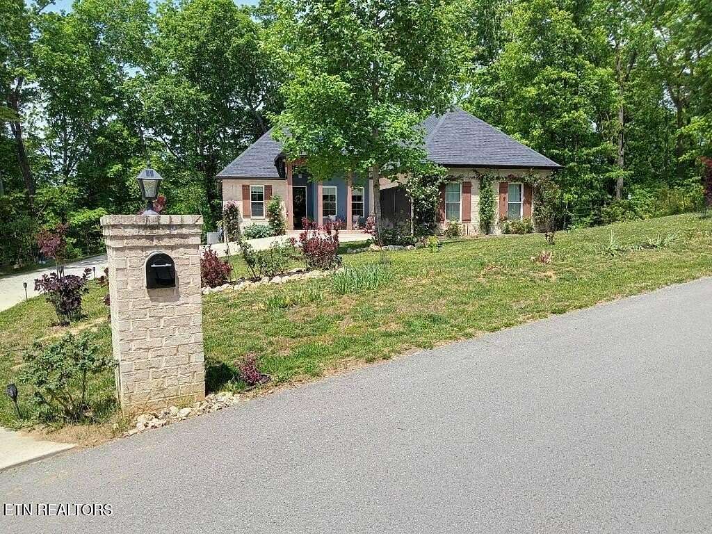 4.39 Acres of Land with Home for Sale in New Tazewell, Tennessee