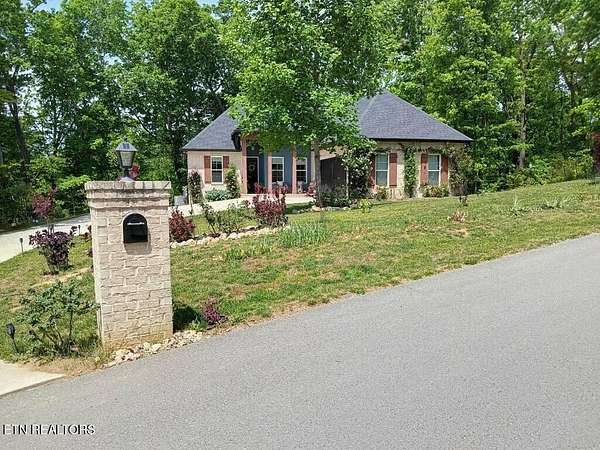4.39 Acres of Land with Home for Sale in New Tazewell, Tennessee