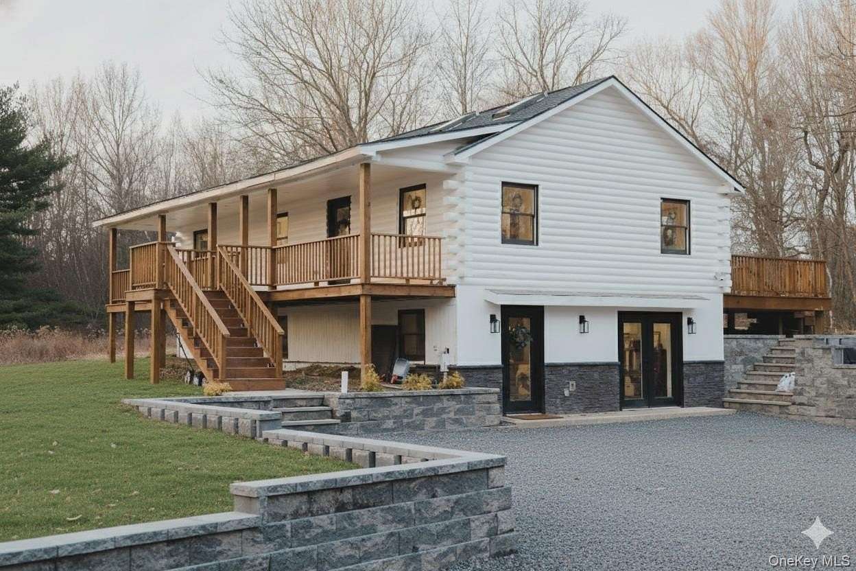 2.1 Acres of Residential Land with Home for Sale in Hudson, New York