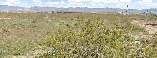 2.2 Acres of Residential Land for Sale in Golden Valley, Arizona