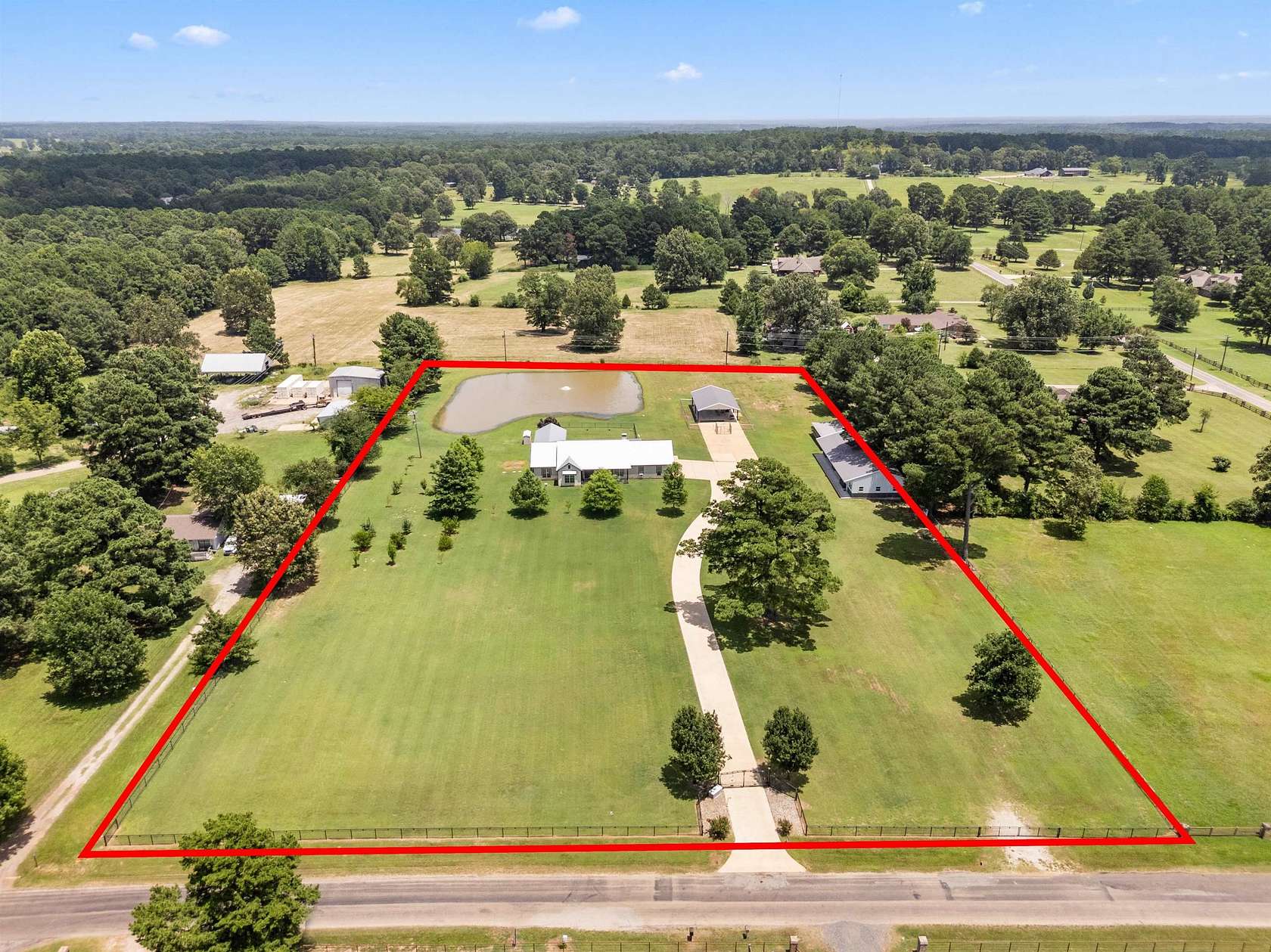 5 Acres of Improved Mixed-Use Land for Sale in Kilgore, Texas