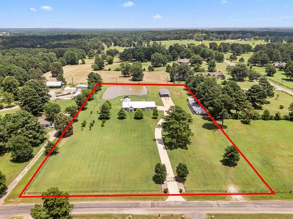 5 Acres of Improved Mixed-Use Land for Sale in Kilgore, Texas