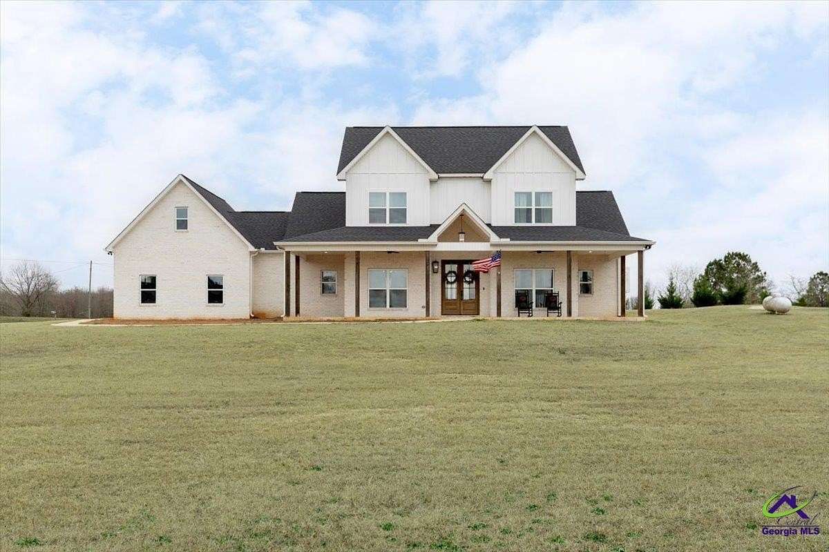 1.84 Acres of Residential Land with Home for Sale in Hawkinsville, Georgia