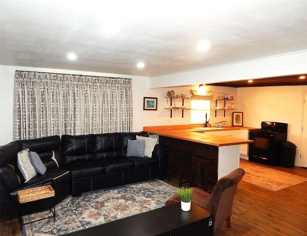 8.75 Acres of Residential Land with Home for Sale in Overton, Texas