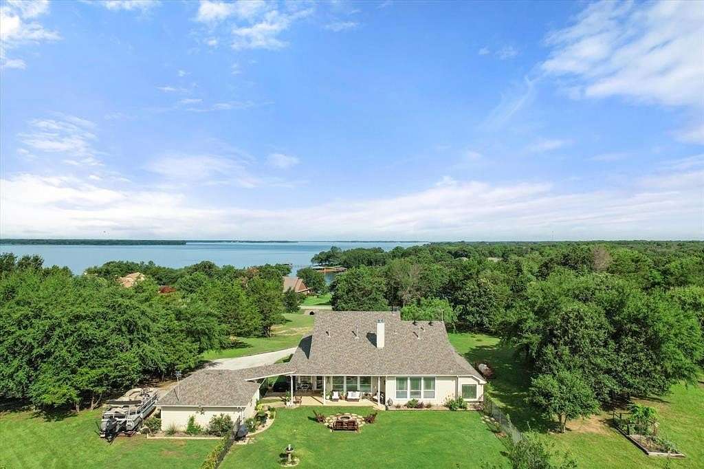 2.18 Acres of Residential Land with Home for Sale in Kerens, Texas